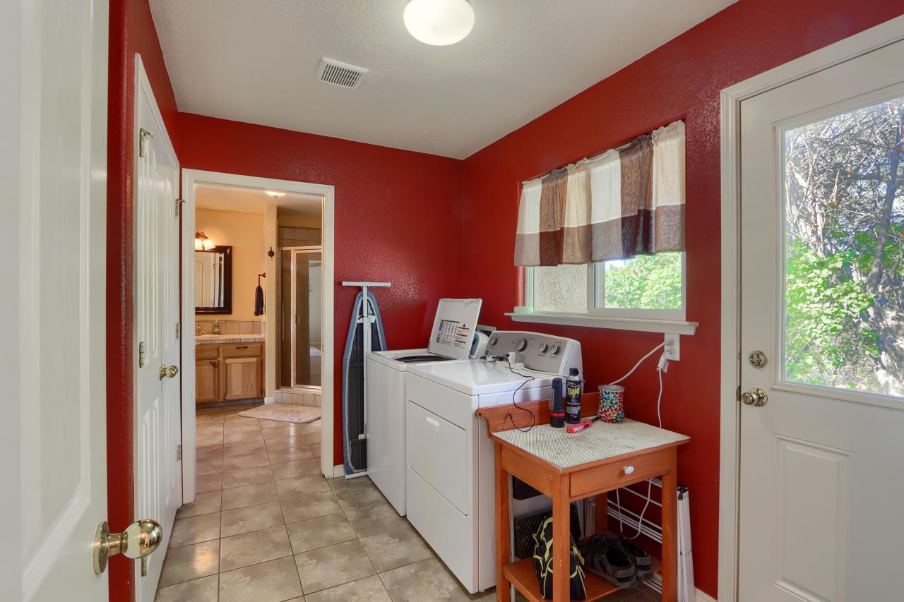 Mariposa, California, 95338, United States, 3 Bedrooms Bedrooms, ,2 BathroomsBathrooms,Residential,For Sale,1974178