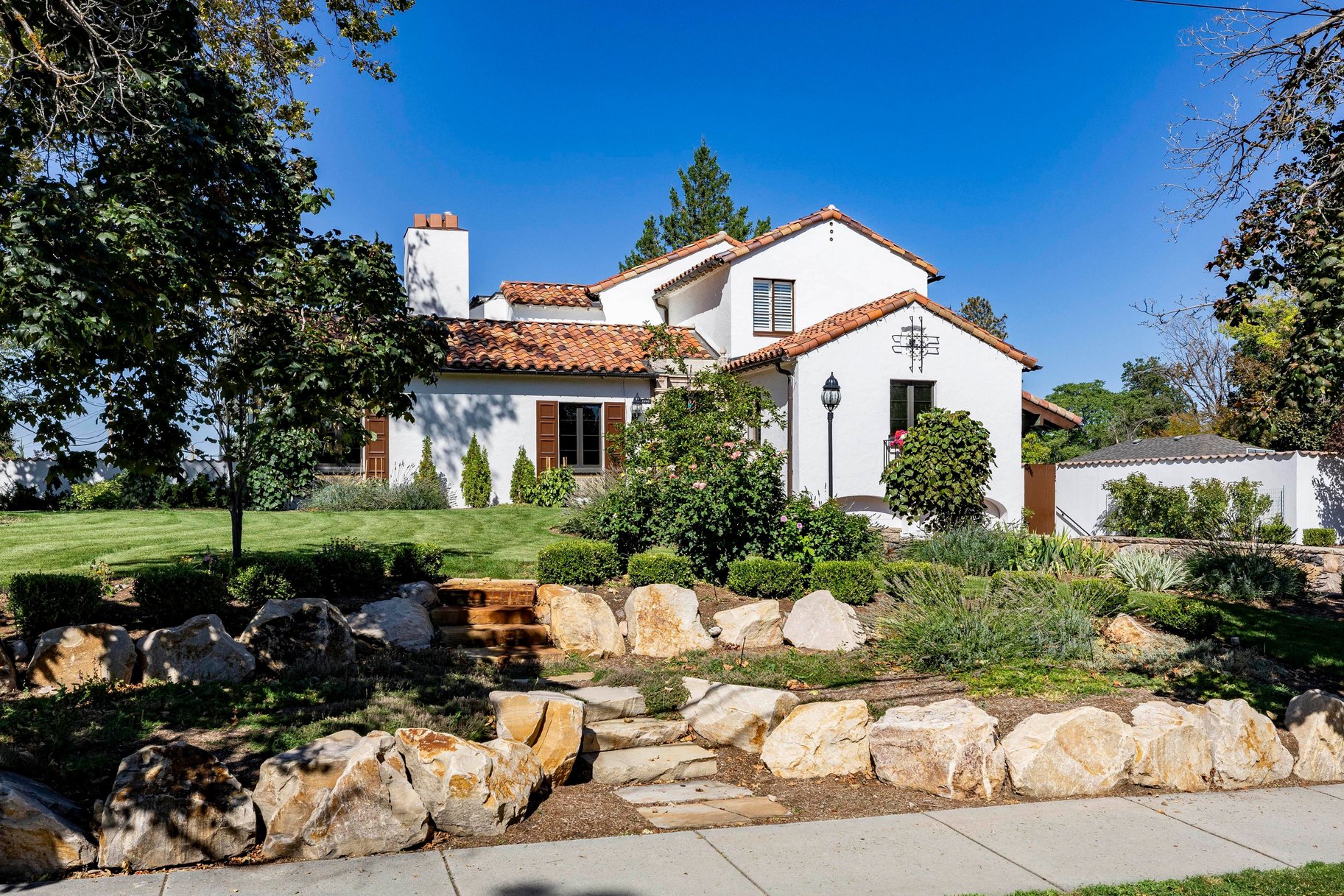  an iconic yalecrest estate where  history meets resort living - 物件實景