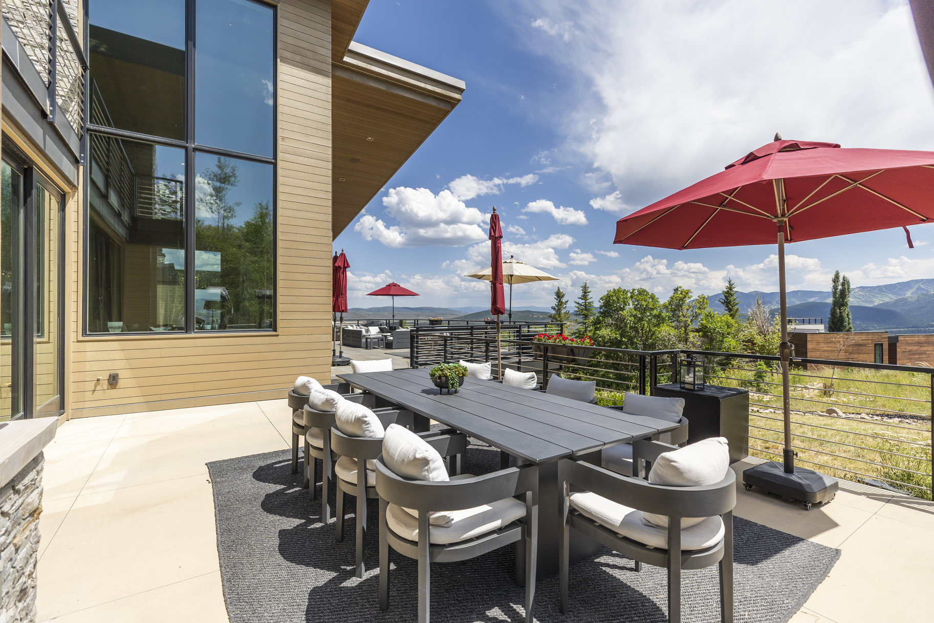  Sophisticated Mountain Design with Unmatched Views in an Elite Setting - 物件實景