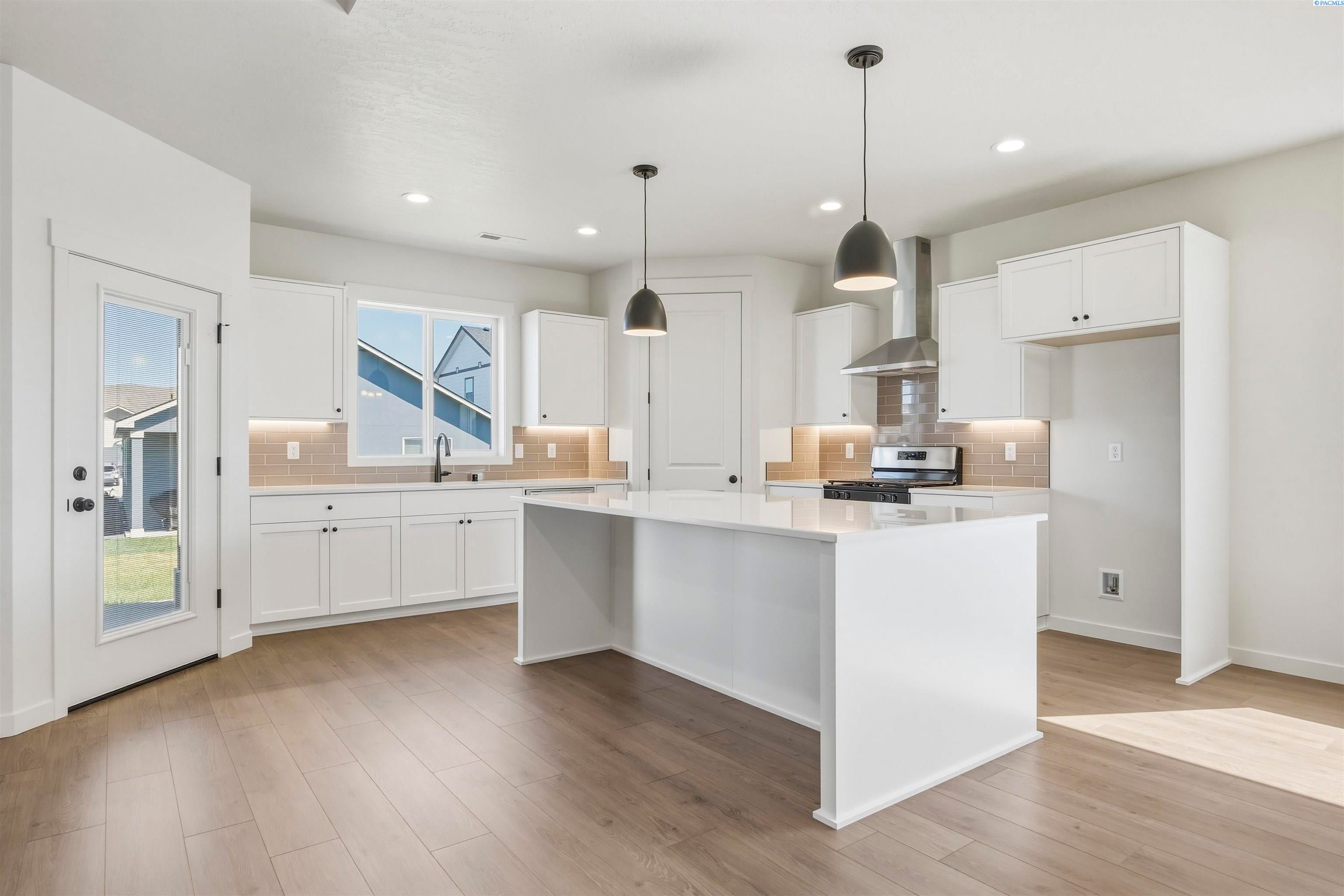 Richland, Washington, 99352, United States, 3 Bedrooms Bedrooms, ,3 BathroomsBathrooms,Residential,For Sale,2033532