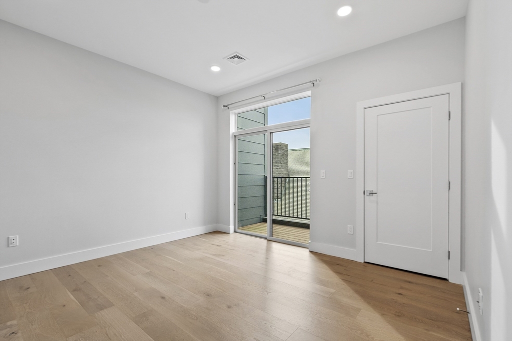 Somerville, Massachusetts, 02143, United States, 2 Bedrooms Bedrooms, ,2 BathroomsBathrooms,Residential,For Sale,1737786