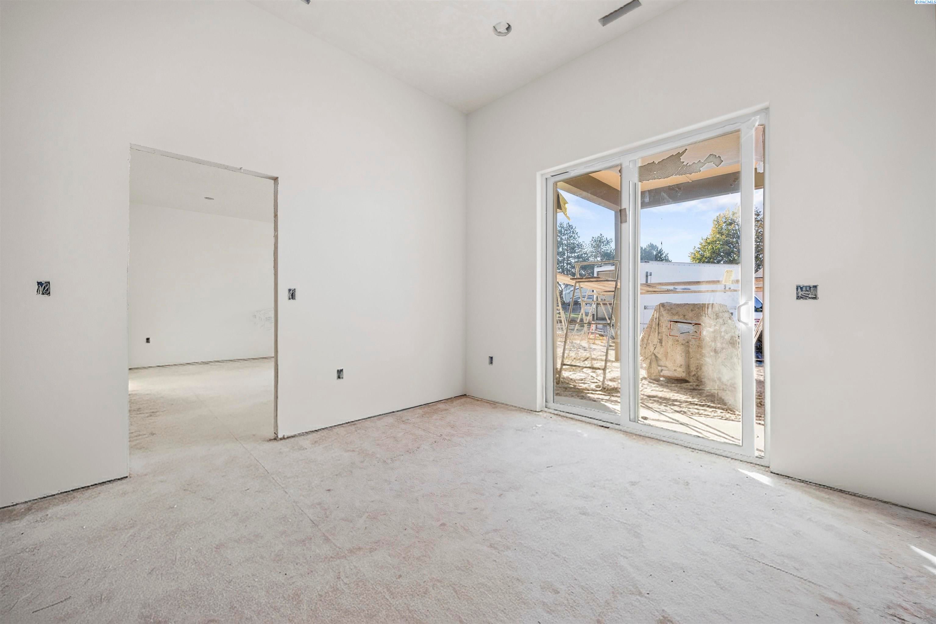 Kennewick, Washington, 99337, United States, 4 Bedrooms Bedrooms, ,1 BathroomBathrooms,Residential,For Sale,1980890