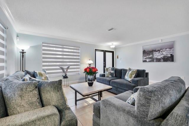 Hialeah, Florida, 33015, United States, 5 Bedrooms Bedrooms, ,3 BathroomsBathrooms,Residential,For Sale,1977900