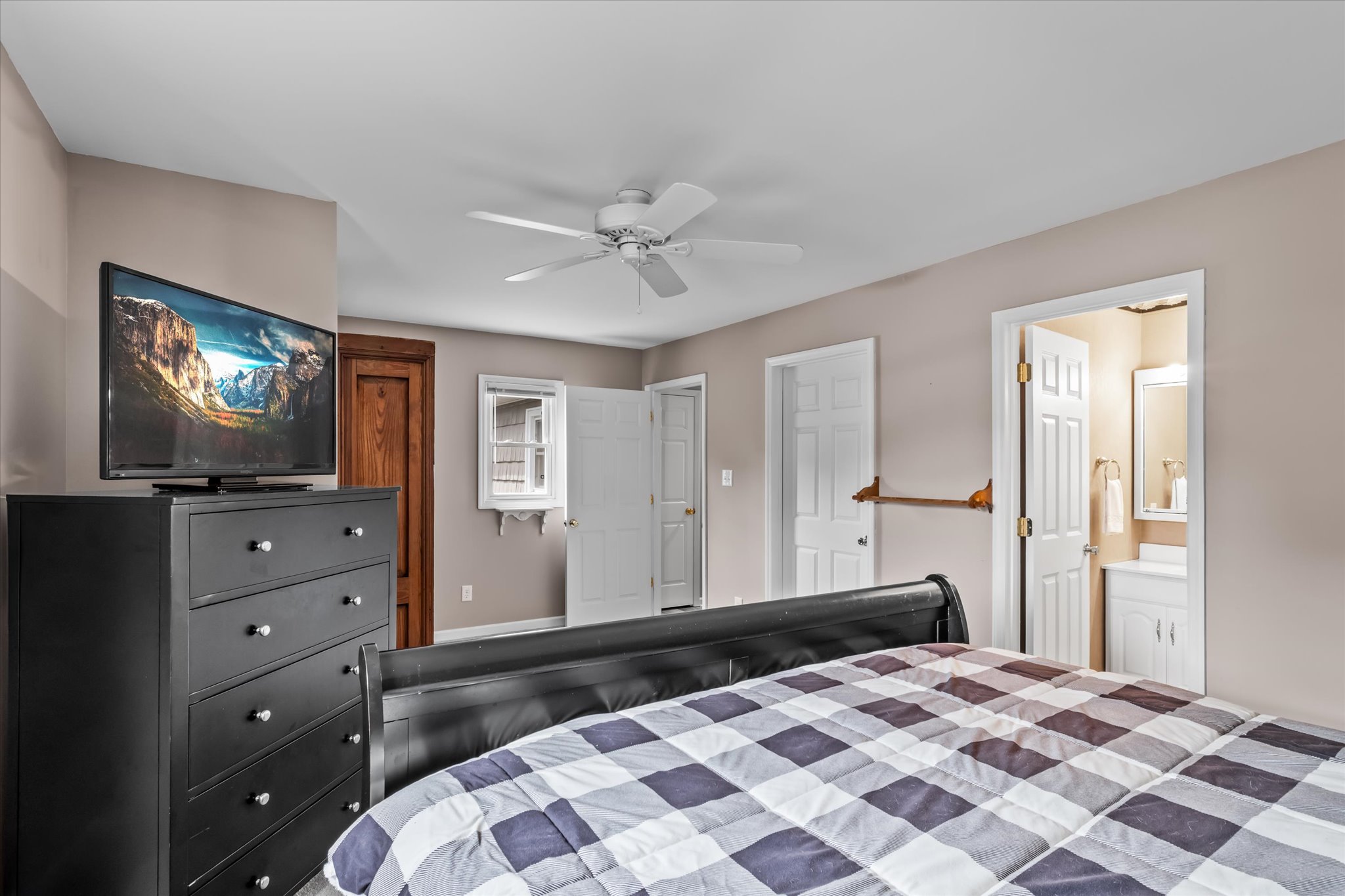 Mooresville, North Carolina, 28117, United States, 2 Bedrooms Bedrooms, ,3 BathroomsBathrooms,Residential,For Sale,1841557