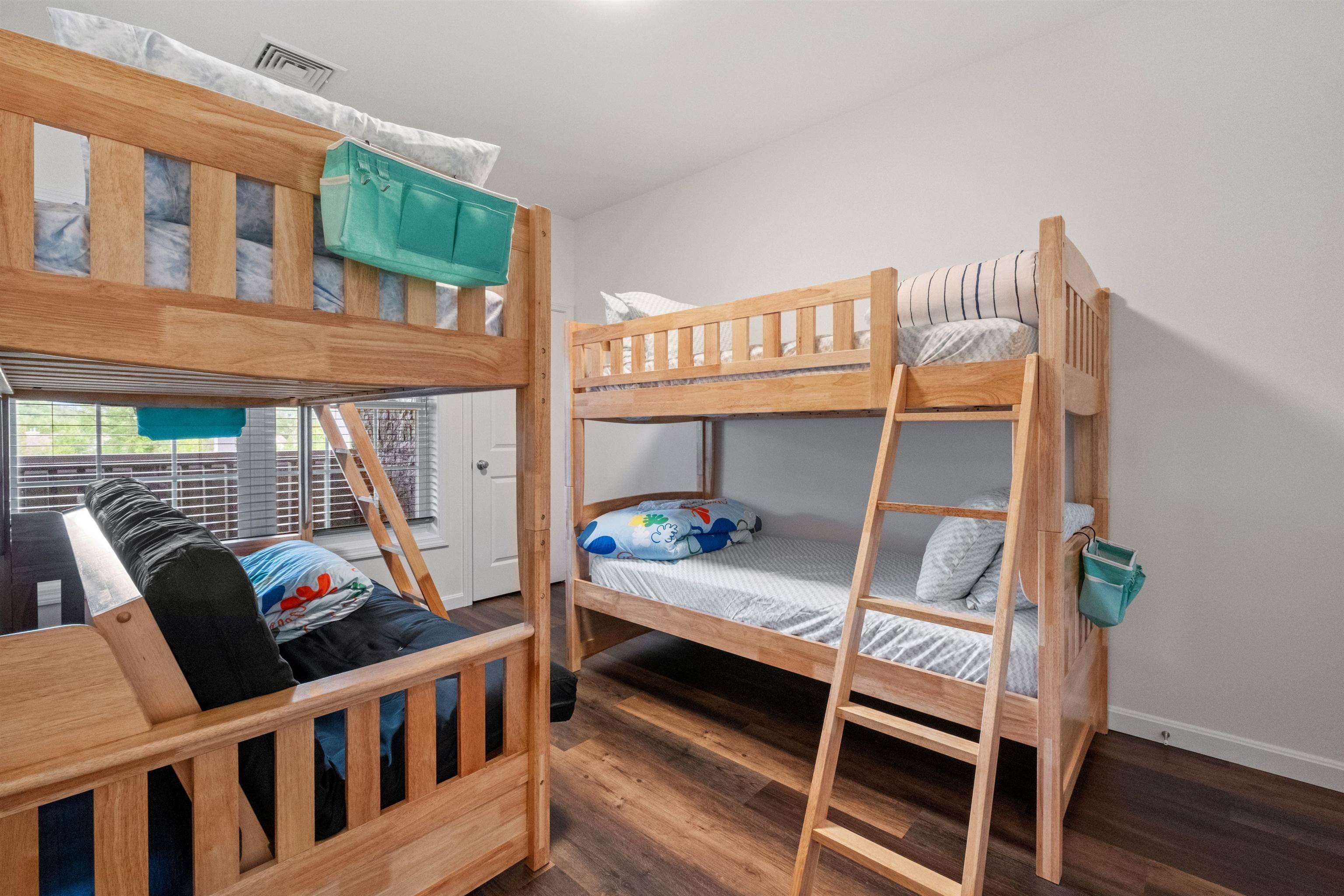 Lincoln, New Hampshire, 03251, United States, 3 Bedrooms Bedrooms, ,2 BathroomsBathrooms,Residential,For Sale,1900633