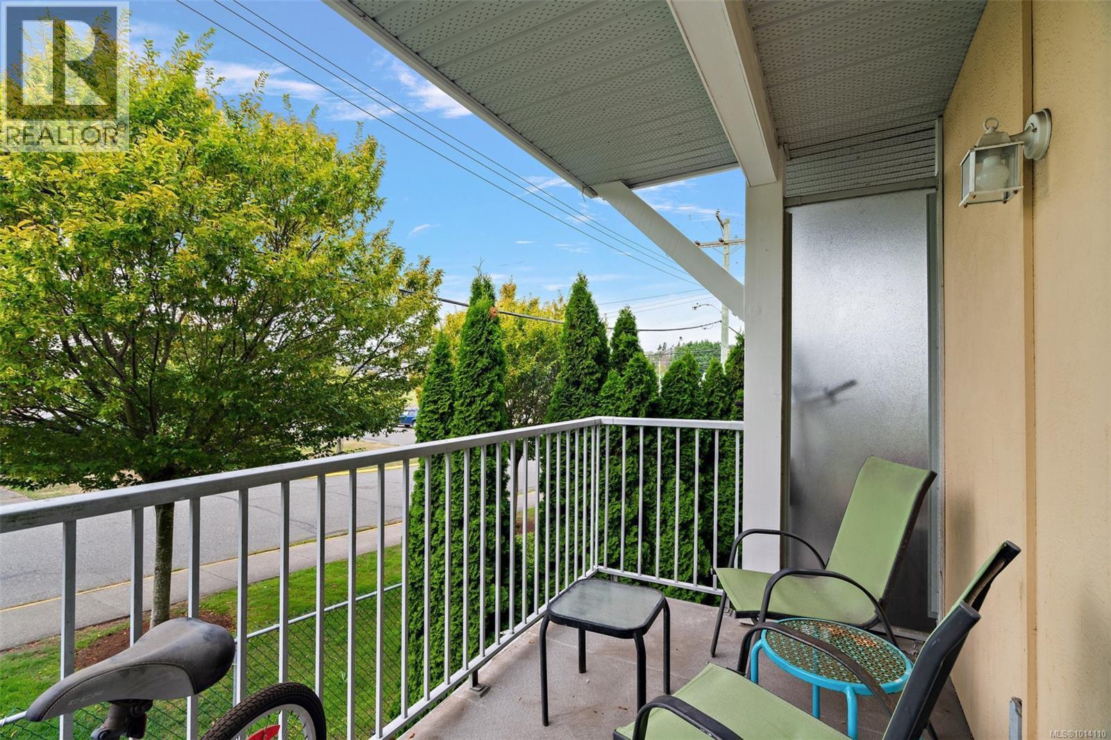 ESQUIMALT, British Columbia, V9A 4R8, CA, 2 Bedrooms Bedrooms, ,2 BathroomsBathrooms,Residential,For Sale,1948785