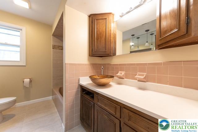 Bethlehem Twp, Pennsylvania, 18020, United States, 4 Bedrooms Bedrooms, ,3 BathroomsBathrooms,Residential,For Sale,1895481