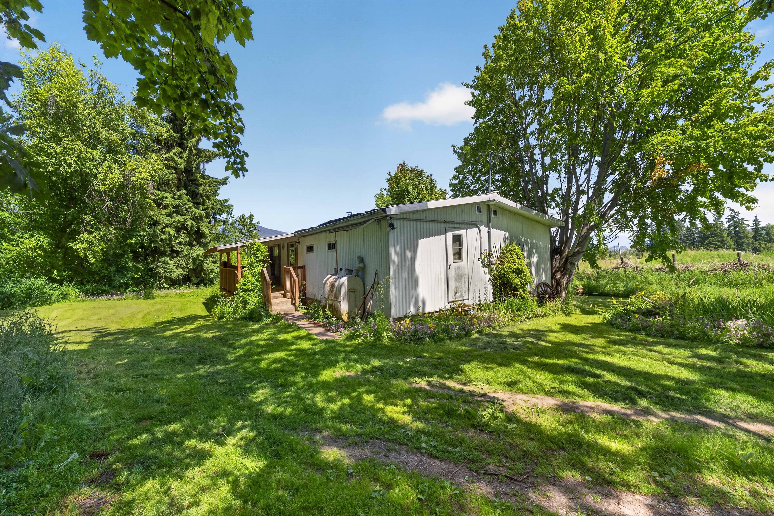  158 Acre Lakeview Homestead - 物件實景