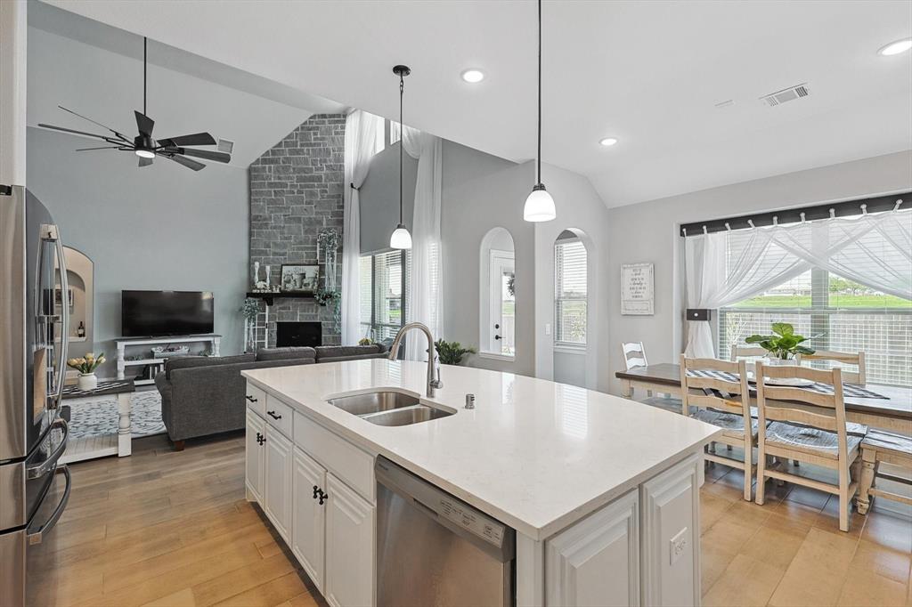 Midlothian, Texas, 76065, United States, 4 Bedrooms Bedrooms, ,3 BathroomsBathrooms,Residential,For Sale,1979860