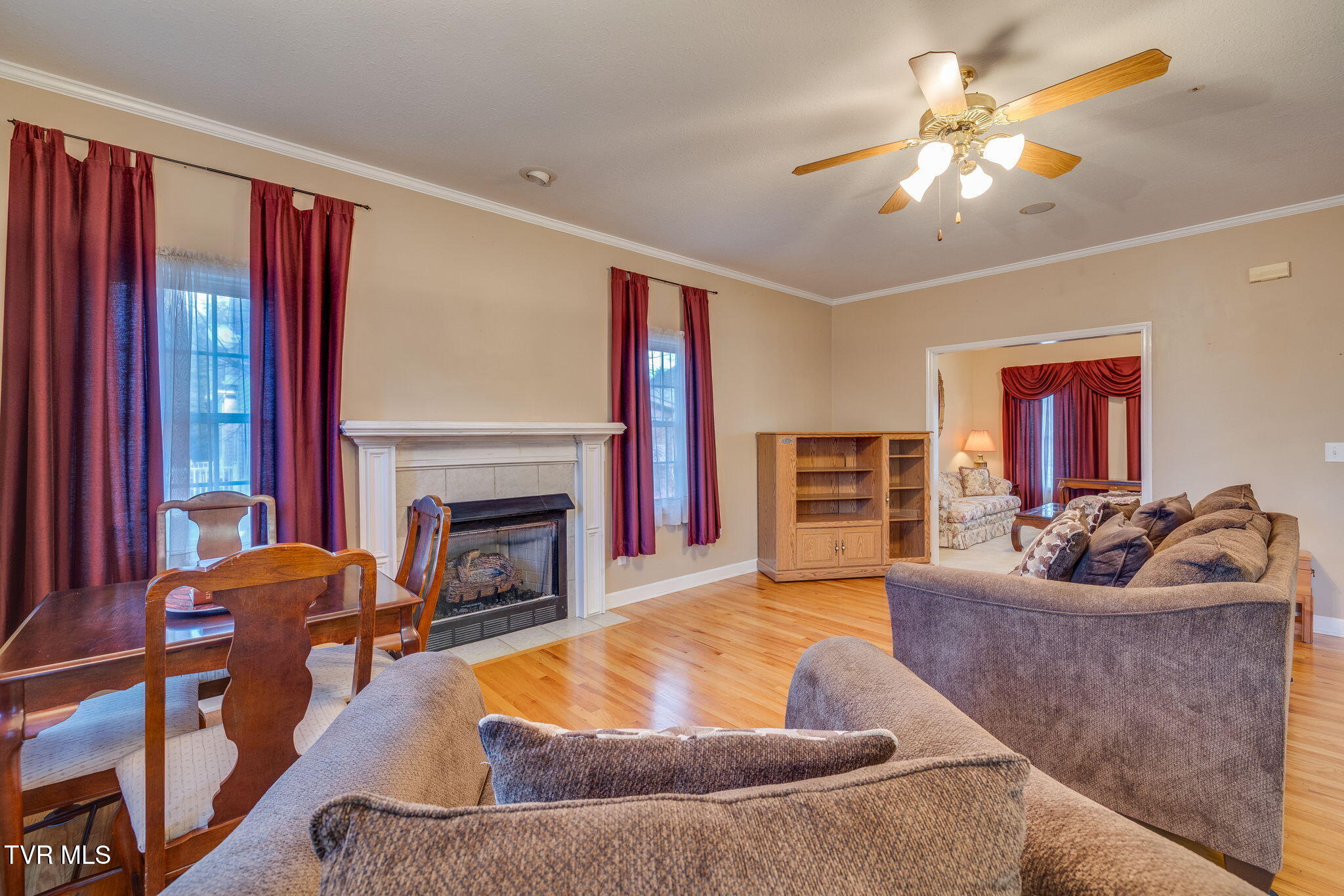 Johnson City, Tennessee, 37601, United States, 5 Bedrooms Bedrooms, ,4 BathroomsBathrooms,Residential,For Sale,2049001