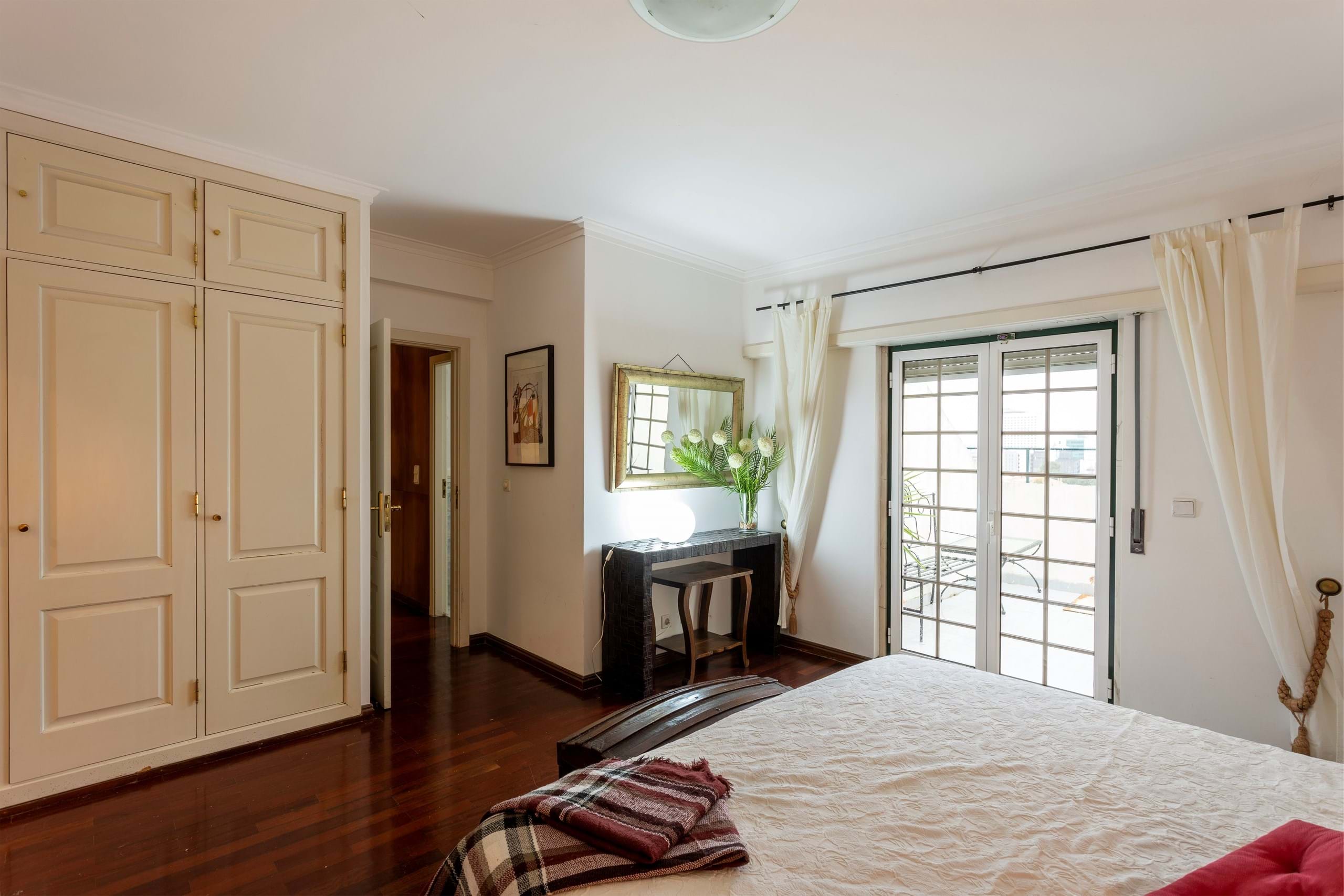Lisboa, Lisbon, 1070-071, PT, 4 Bedrooms Bedrooms, ,3 BathroomsBathrooms,Residential,For Sale,1735800