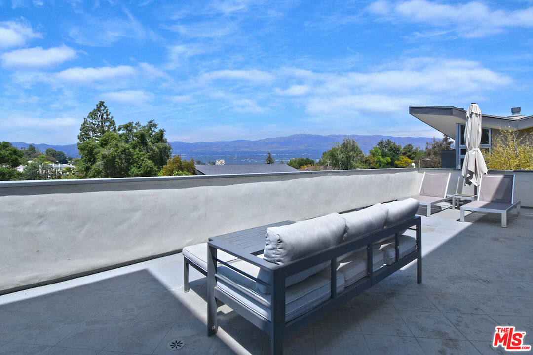 Sherman Oaks, California, 91403, United States, 4 Bedrooms Bedrooms, ,4 BathroomsBathrooms,Residential,For Sale,1794454