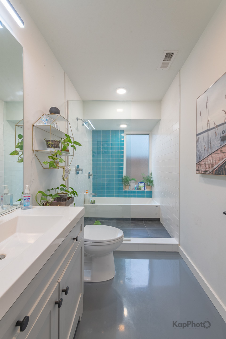 Chicago, Illinois, 60612, United States, 4 Bedrooms Bedrooms, ,2 BathroomsBathrooms,Residential,For Sale,2001232