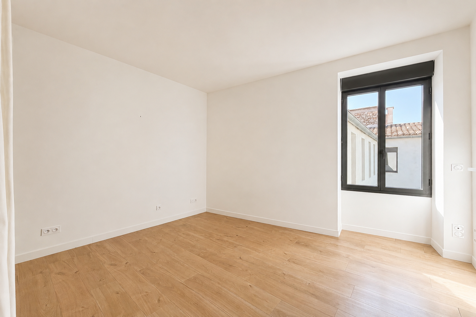  NÎMES CITY CENTRE ELEGANTLY RENOVATED TOWNHOUSE WITH GARAGE, PRIVATE COURTYARD … - 物件實景