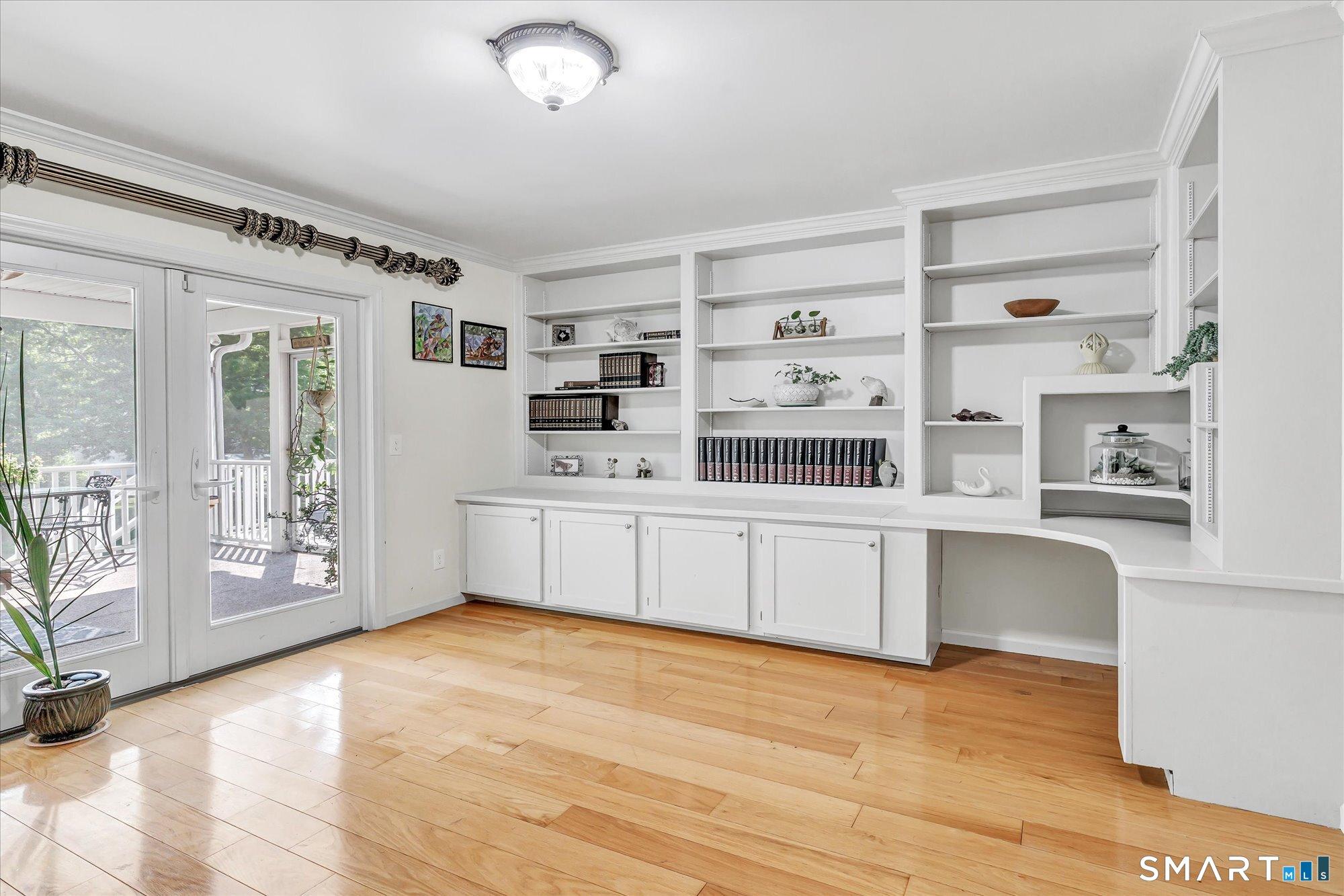 Shelton, Connecticut, 06484, United States, 4 Bedrooms Bedrooms, ,4 BathroomsBathrooms,Residential,For Sale,2049077