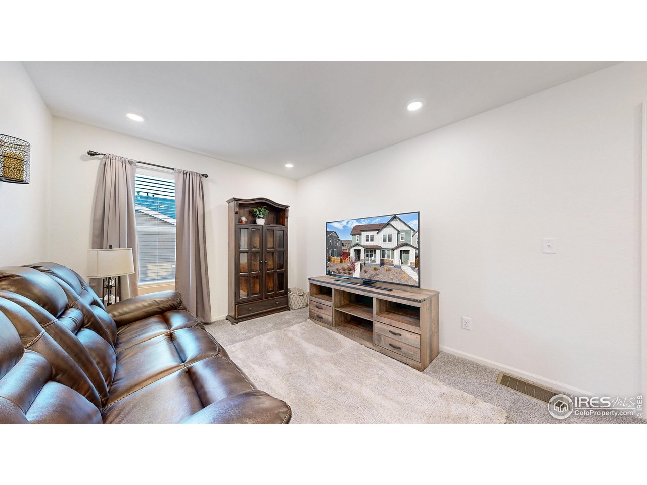 Commerce City, Colorado, 80022, United States, 3 Bedrooms Bedrooms, ,2 BathroomsBathrooms,Residential,For Sale,1987529