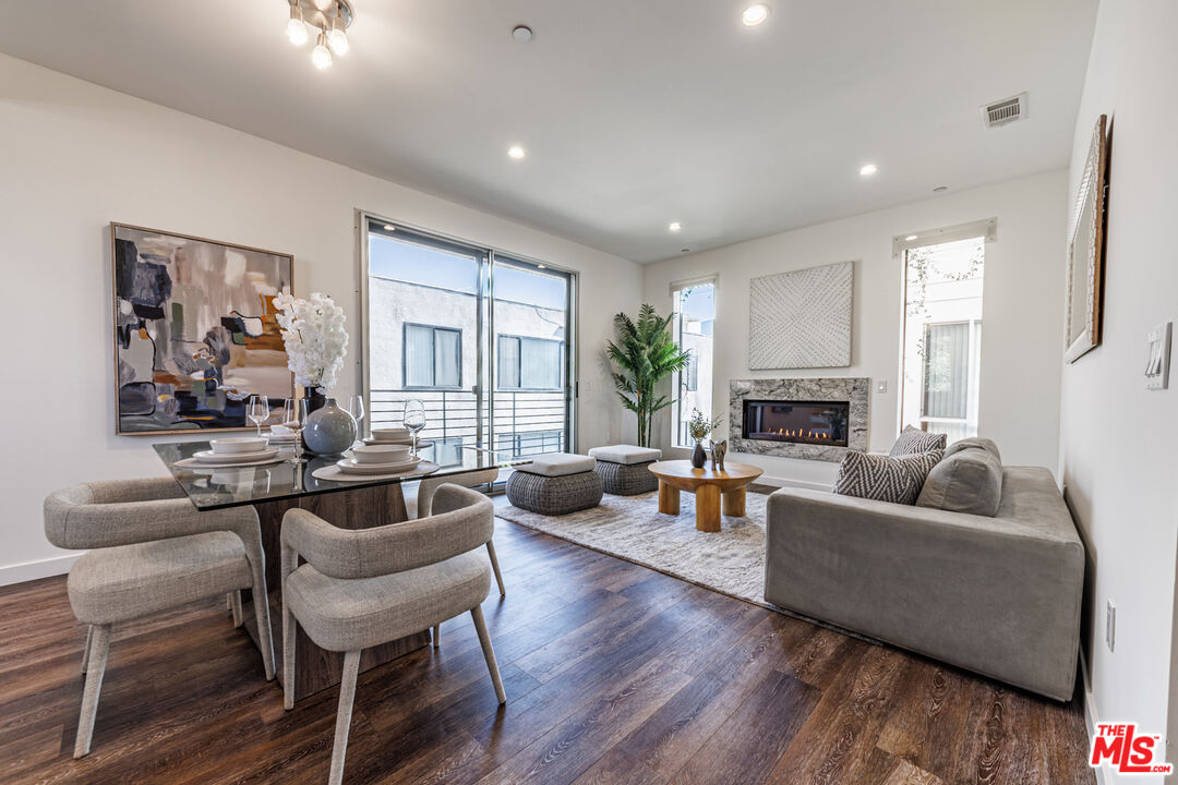 Los Angeles, California, 90025, United States, 9 Bedrooms Bedrooms, ,Residential,For Sale,1940770