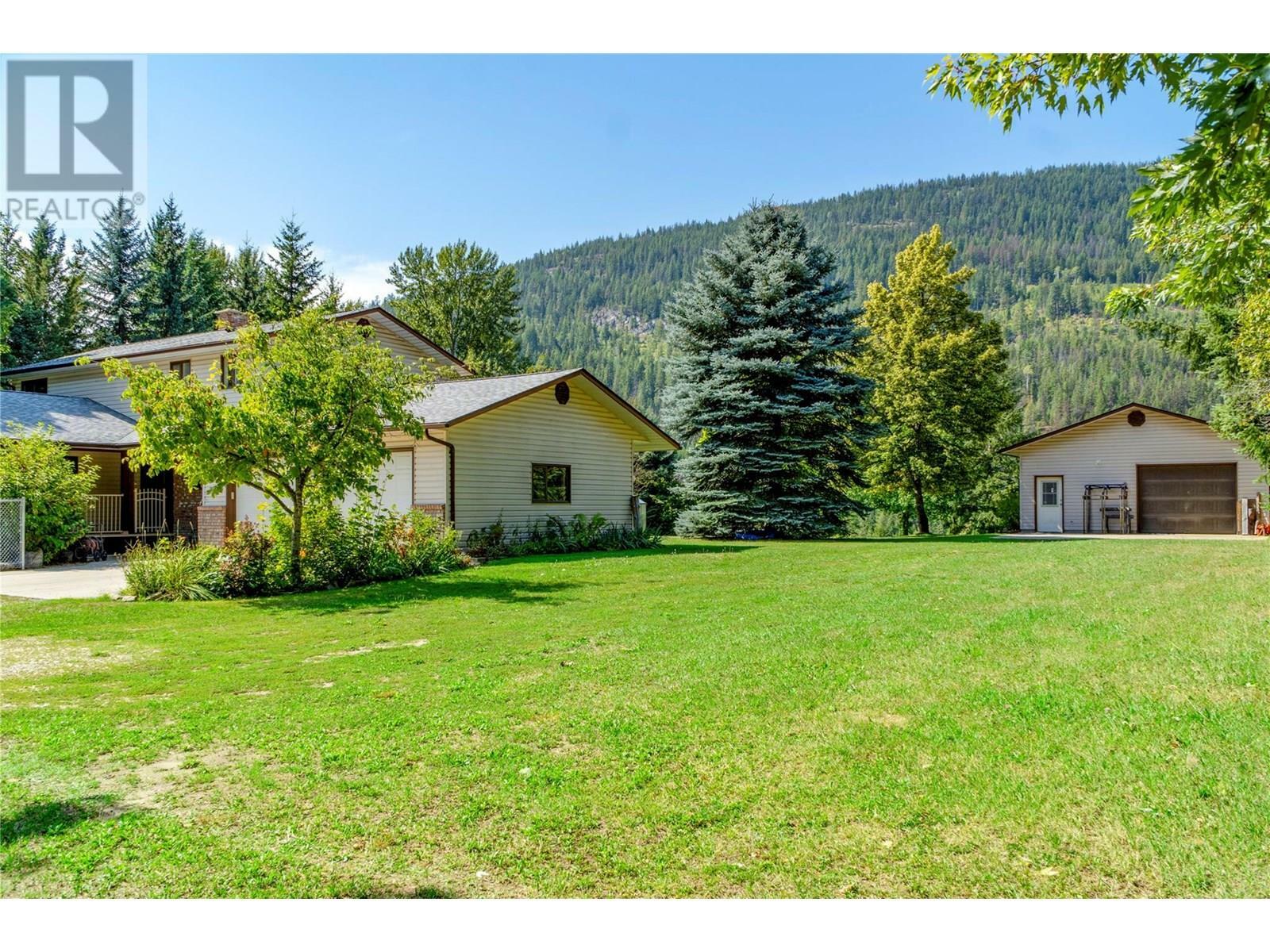 CASTLEGAR, British Columbia, V1N 4S6, CA, 4 Bedrooms Bedrooms, ,3 BathroomsBathrooms,Residential,For Sale,1859816