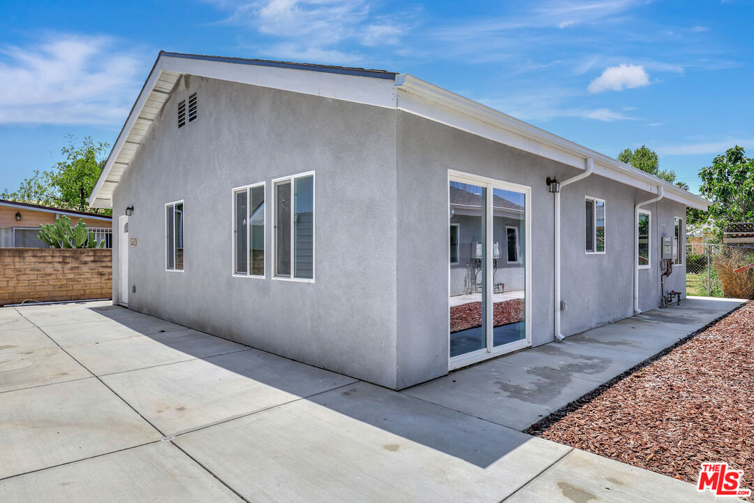Reseda, California, 91335, United States, 10 Bedrooms Bedrooms, ,Residential,For Sale,1906500