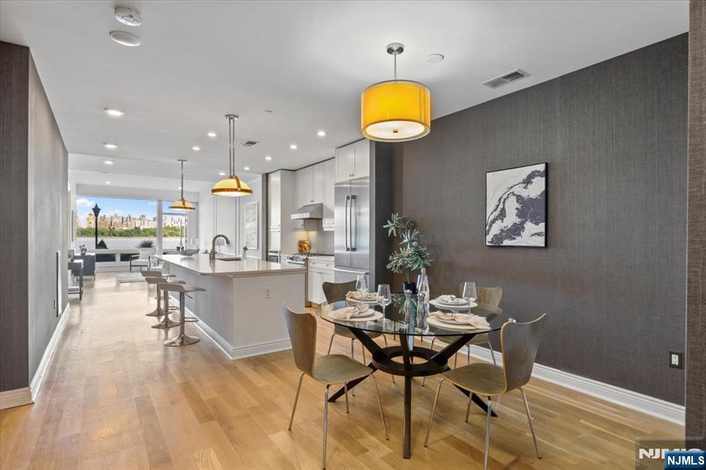 Edgewater, New Jersey, 07020, United States, 2 Bedrooms Bedrooms, ,2 BathroomsBathrooms,Residential,For Sale,1849063