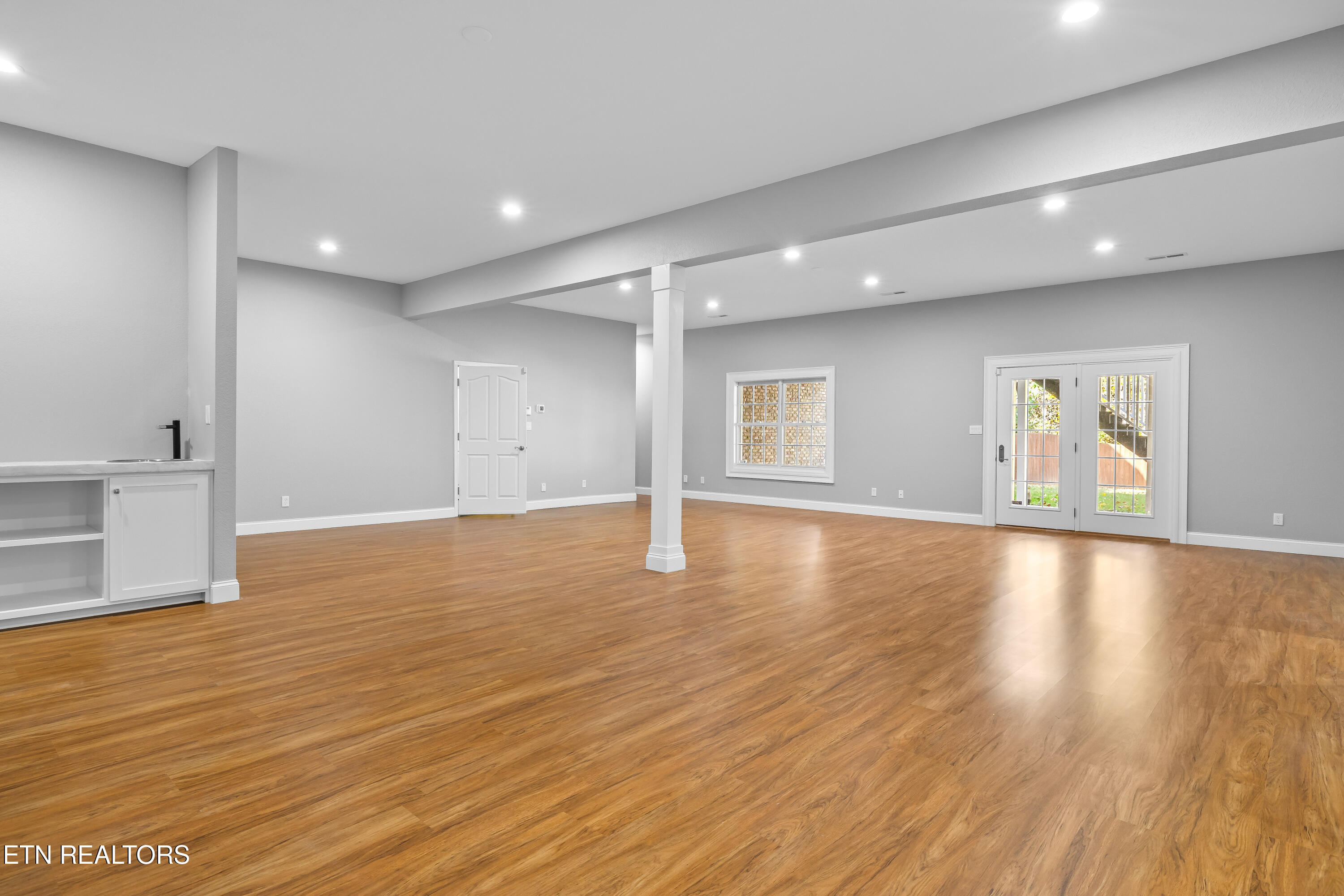 Maryville, Tennessee, 37803, United States, 4 Bedrooms Bedrooms, ,5 BathroomsBathrooms,Residential,For Sale,1984597