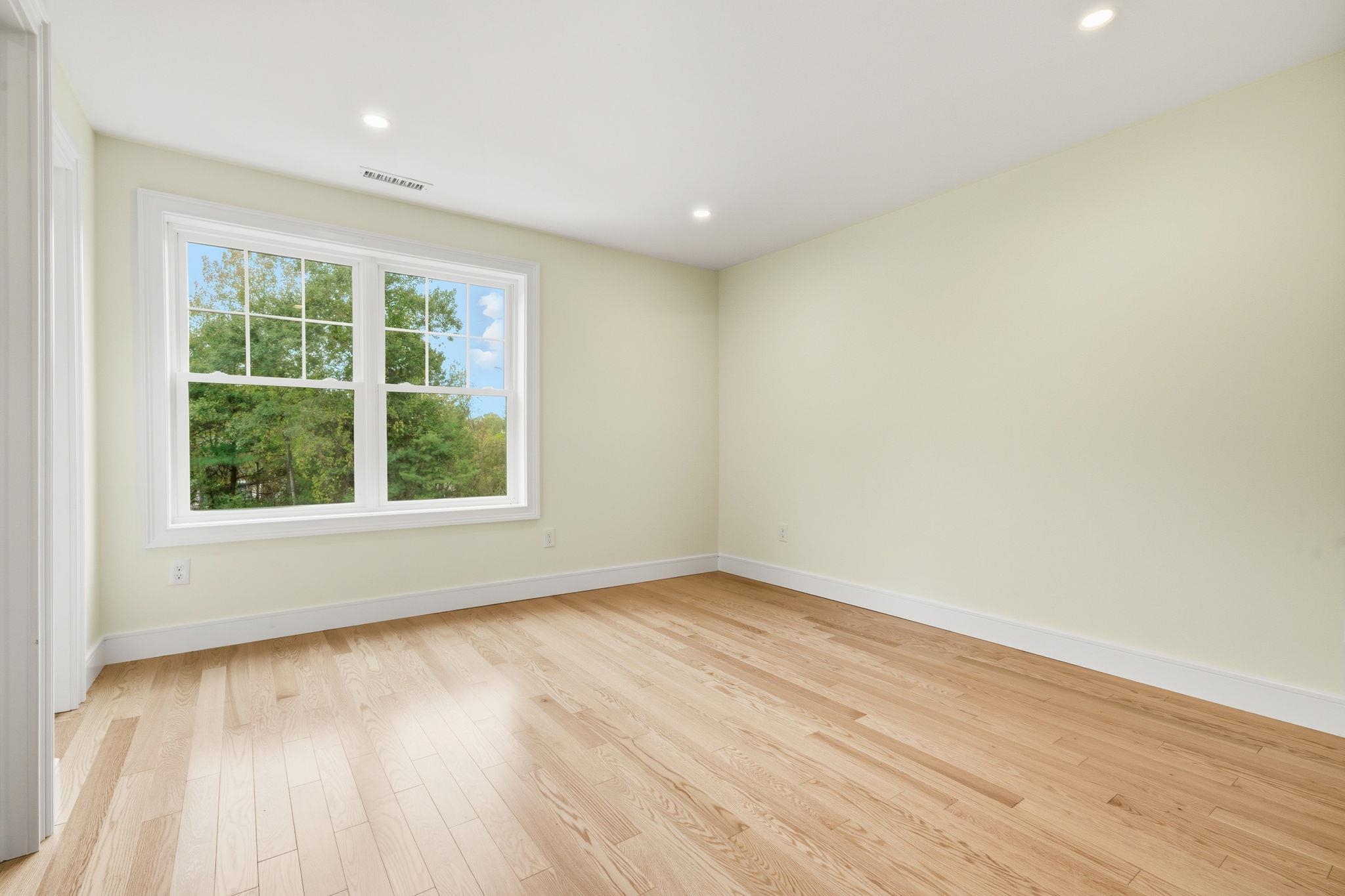 Londonderry, New Hampshire, 03053, United States, 2 Bedrooms Bedrooms, ,2 BathroomsBathrooms,Residential,For Sale,1962750