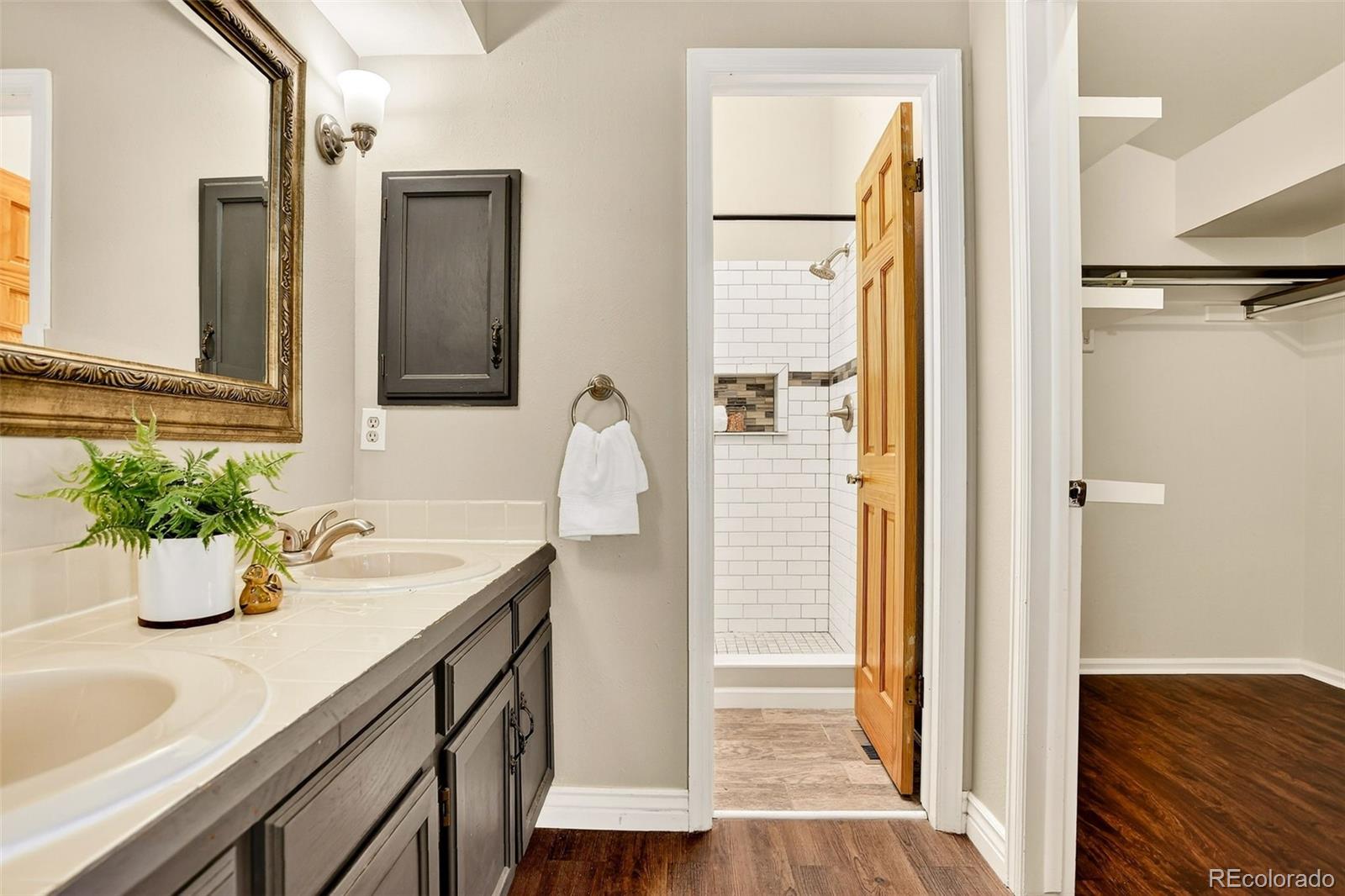 Littleton, Colorado, 80127, United States, 4 Bedrooms Bedrooms, ,2 BathroomsBathrooms,Residential,For Sale,2003001