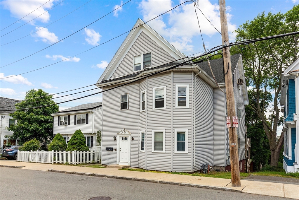 Malden, Massachusetts, 02148, United States, 8 Bedrooms Bedrooms, ,3 BathroomsBathrooms,Residential,For Sale,2049419