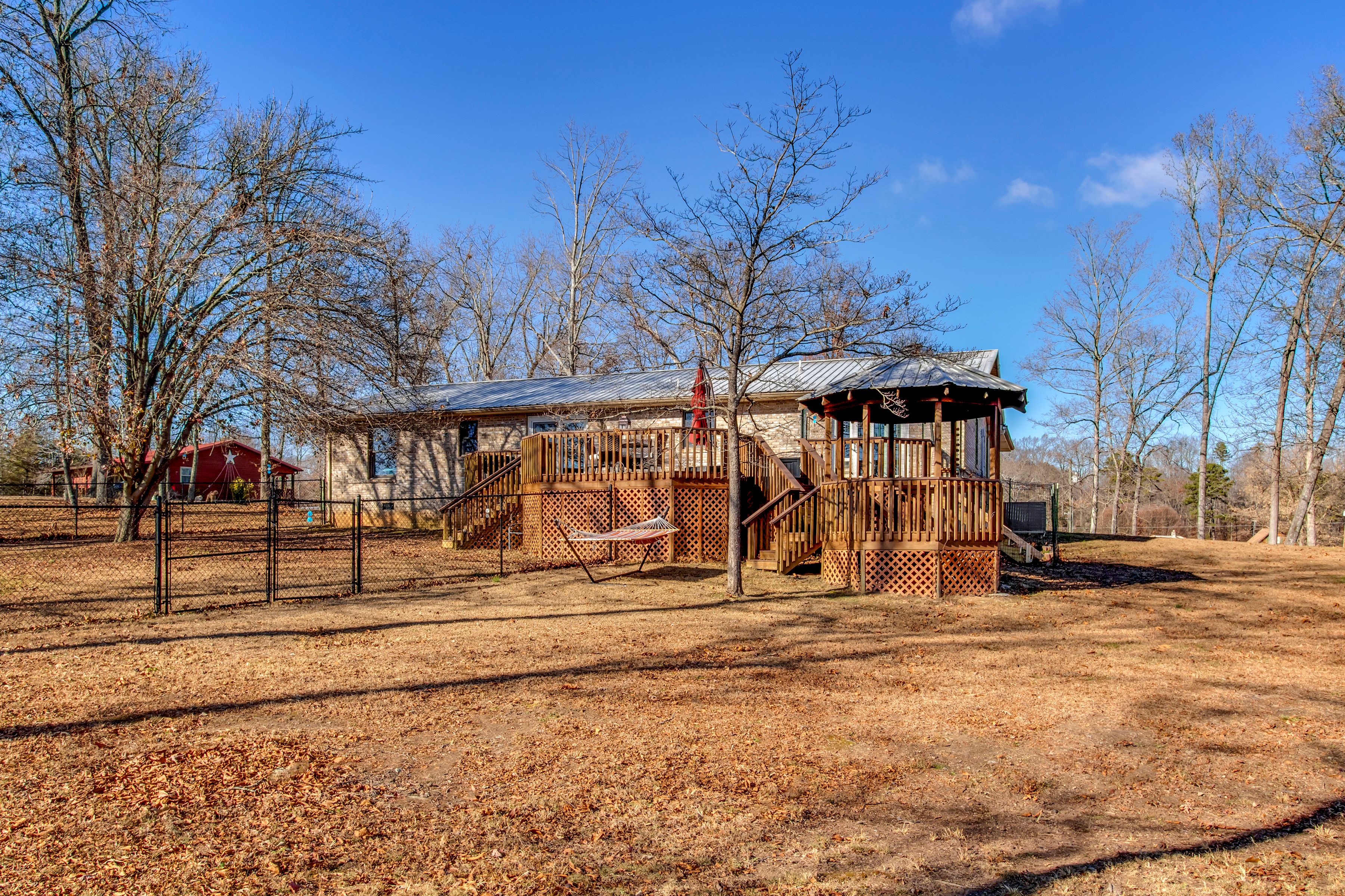 Loudon, Tennessee, 37774, United States, 3 Bedrooms Bedrooms, ,3 BathroomsBathrooms,Residential,For Sale,2011401