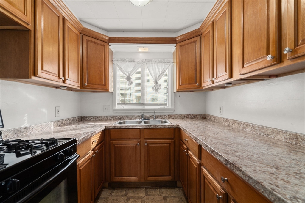 Southbridge, Massachusetts, 01550, United States, 7 Bedrooms Bedrooms, ,4 BathroomsBathrooms,Residential,For Sale,1990940