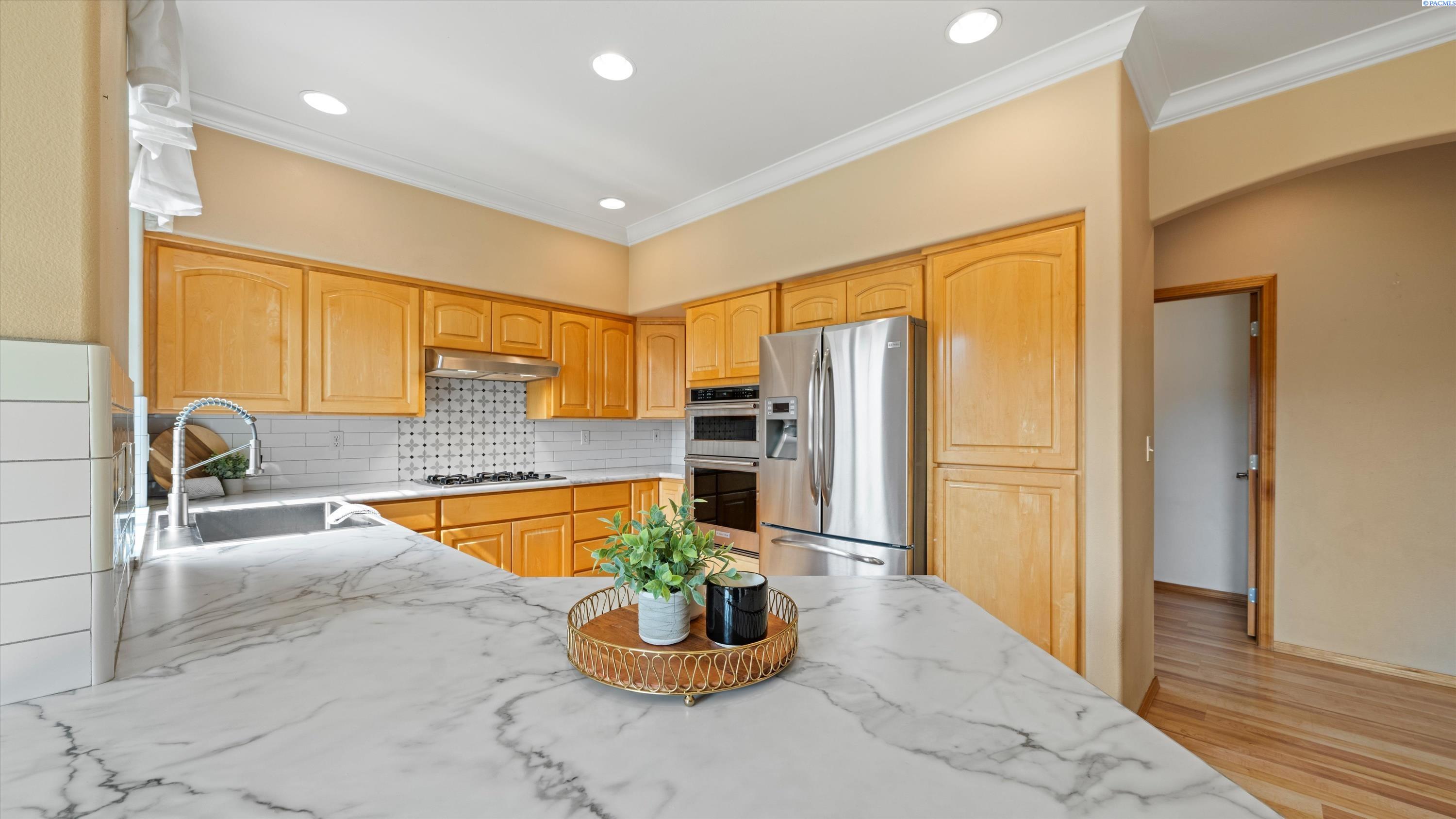 Richland, Washington, 99352, United States, 4 Bedrooms Bedrooms, ,3 BathroomsBathrooms,Residential,For Sale,1940830