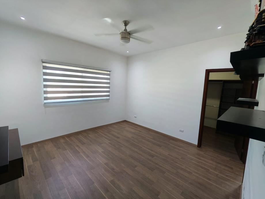Circuito Primavera, Torreón, Coahuila de Zaragoza, 27018, Mexico, 3 Bedrooms Bedrooms, ,3 BathroomsBathrooms,Residential,For Sale,Circuito Primavera,1620692