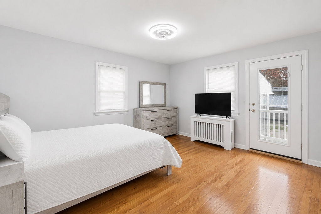 East Rockaway, New York, 11518, United States, 4 Bedrooms Bedrooms, ,2 BathroomsBathrooms,Residential,For Sale,2048552
