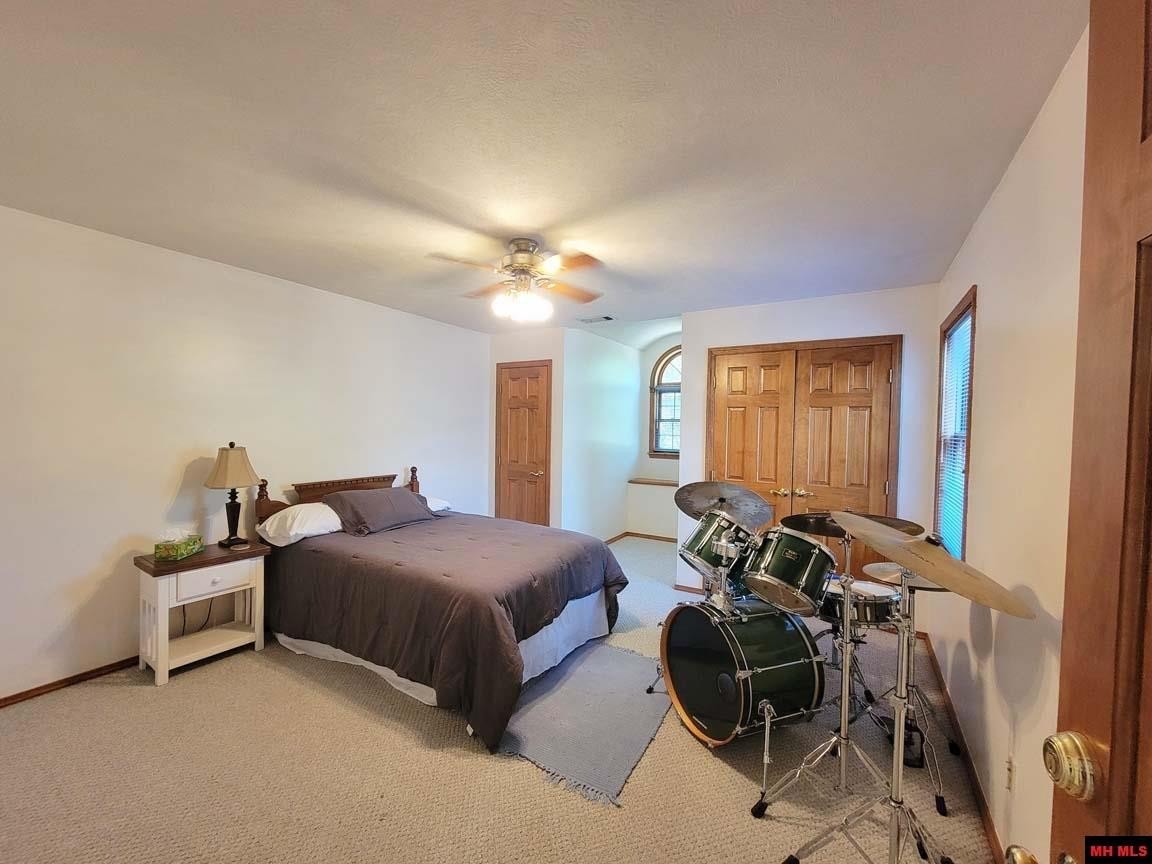 Mountain Home, Arkansas, 72653, United States, 4 Bedrooms Bedrooms, ,5 BathroomsBathrooms,Residential,For Sale,1981288