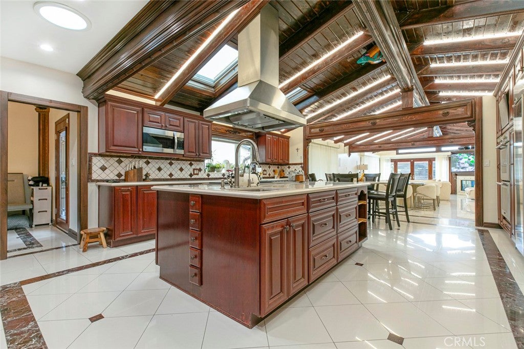 Glendale, California, 91201, United States, 4 Bedrooms Bedrooms, ,5 BathroomsBathrooms,Residential,For Sale,1969452