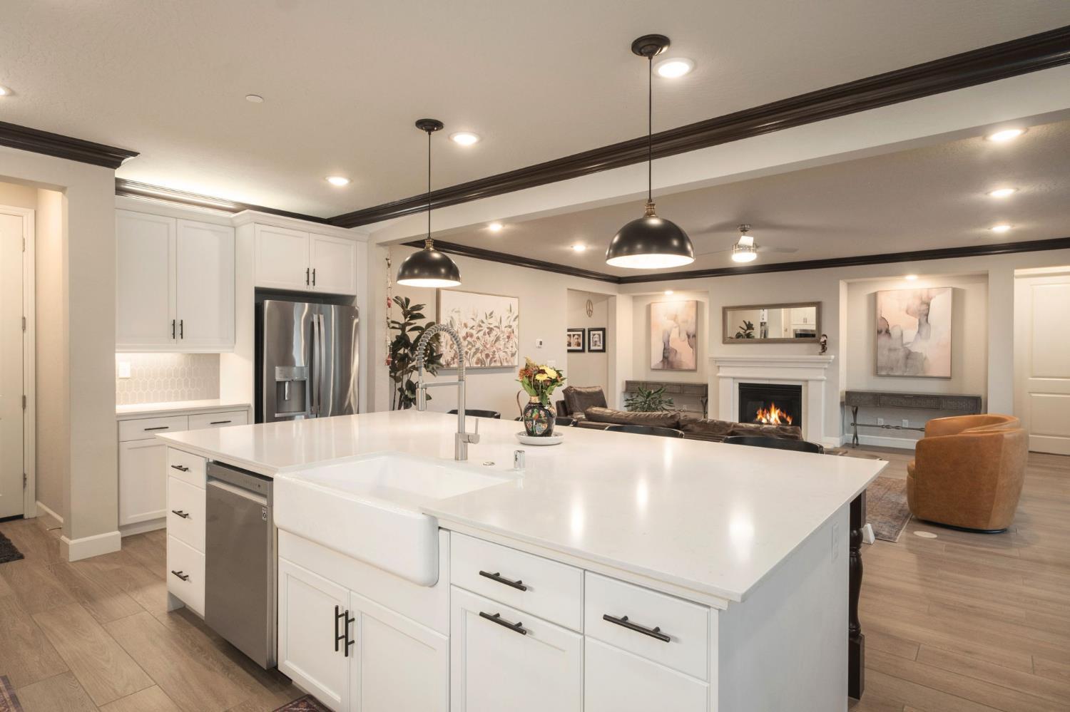 Clovis, California, 93619, United States, 6 Bedrooms Bedrooms, ,4 BathroomsBathrooms,Residential,For Sale,2005151