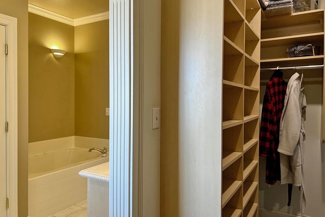 Franklin, Kentucky, 42134, United States, 4 Bedrooms Bedrooms, ,3 BathroomsBathrooms,Residential,For Sale,1941979