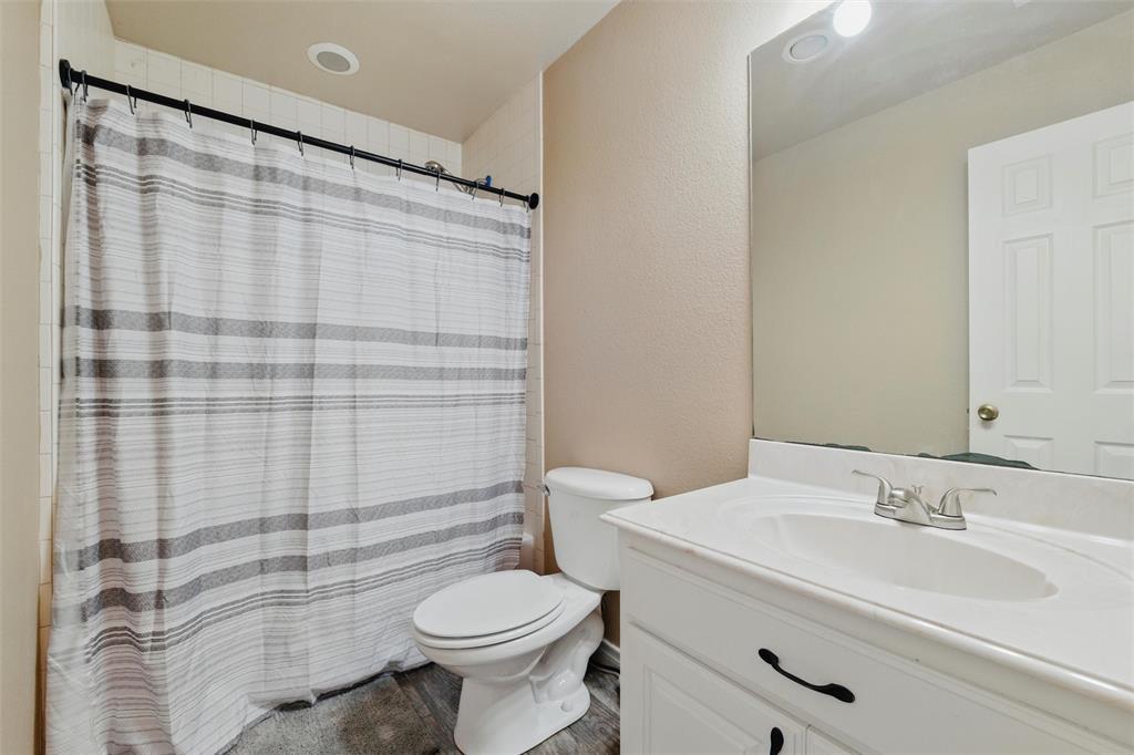 Weatherford, Texas, 76088, United States, 5 Bedrooms Bedrooms, ,4 BathroomsBathrooms,Residential,For Sale,1920303