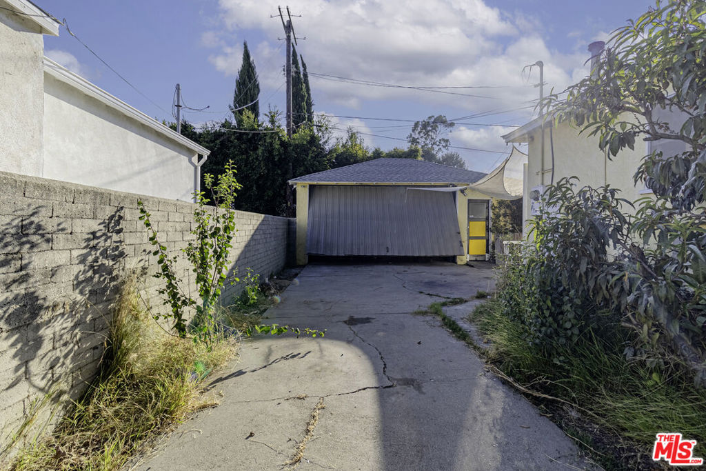 2843 Stoner Avenue, Los Angeles, California, 90064, United States, 3 Bedrooms Bedrooms, ,1 BathroomBathrooms,Residential,For Sale,2843 Stoner Avenue,1632874