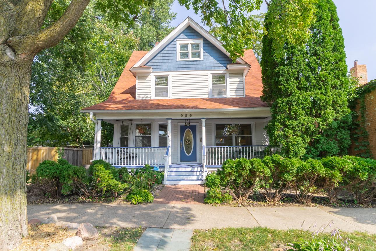 Saint Paul, Minnesota, 55104, United States, 5 Bedrooms Bedrooms, ,3 BathroomsBathrooms,Residential,For Sale,1947967