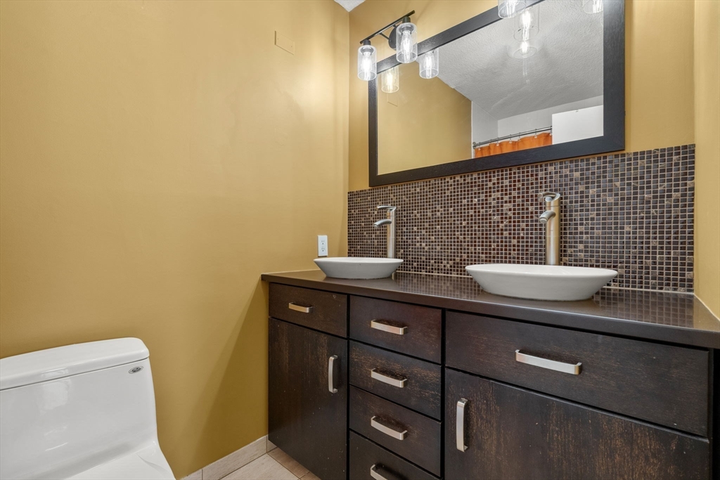 Brookline, Massachusetts, 02445, United States, 2 Bedrooms Bedrooms, ,2 BathroomsBathrooms,Residential,For Sale,1806291