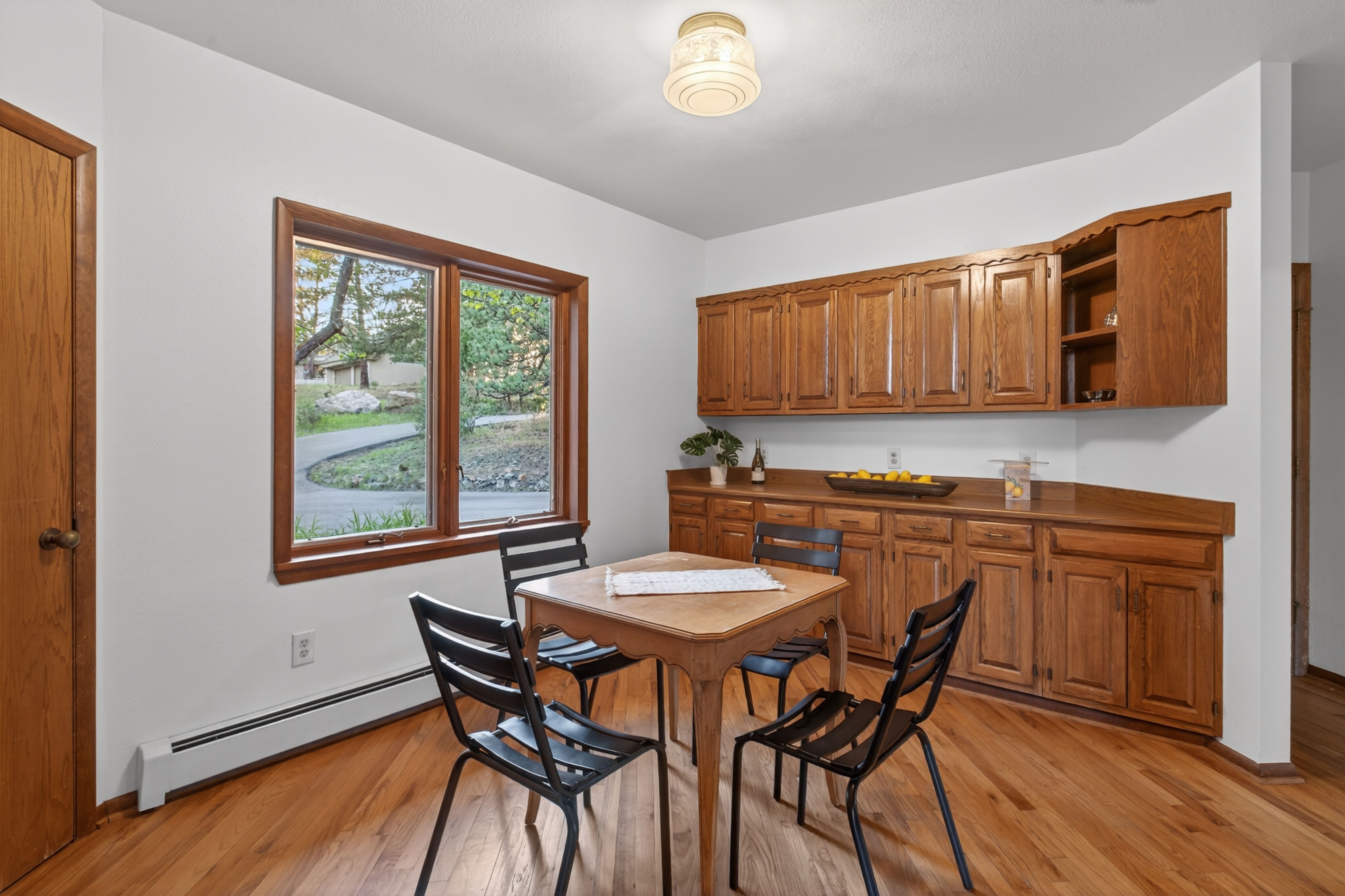  Ranch-style Custom Home on 1.16 Acre Sunny and Treed Lot in Genesee - 物件實景