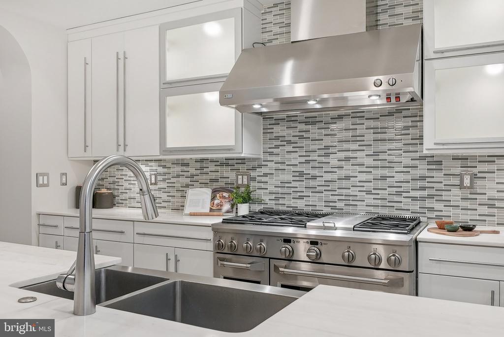 Washington, District of Columbia, 20001, United States, 6 Bedrooms Bedrooms, ,6 BathroomsBathrooms,Residential,For Sale,1983569