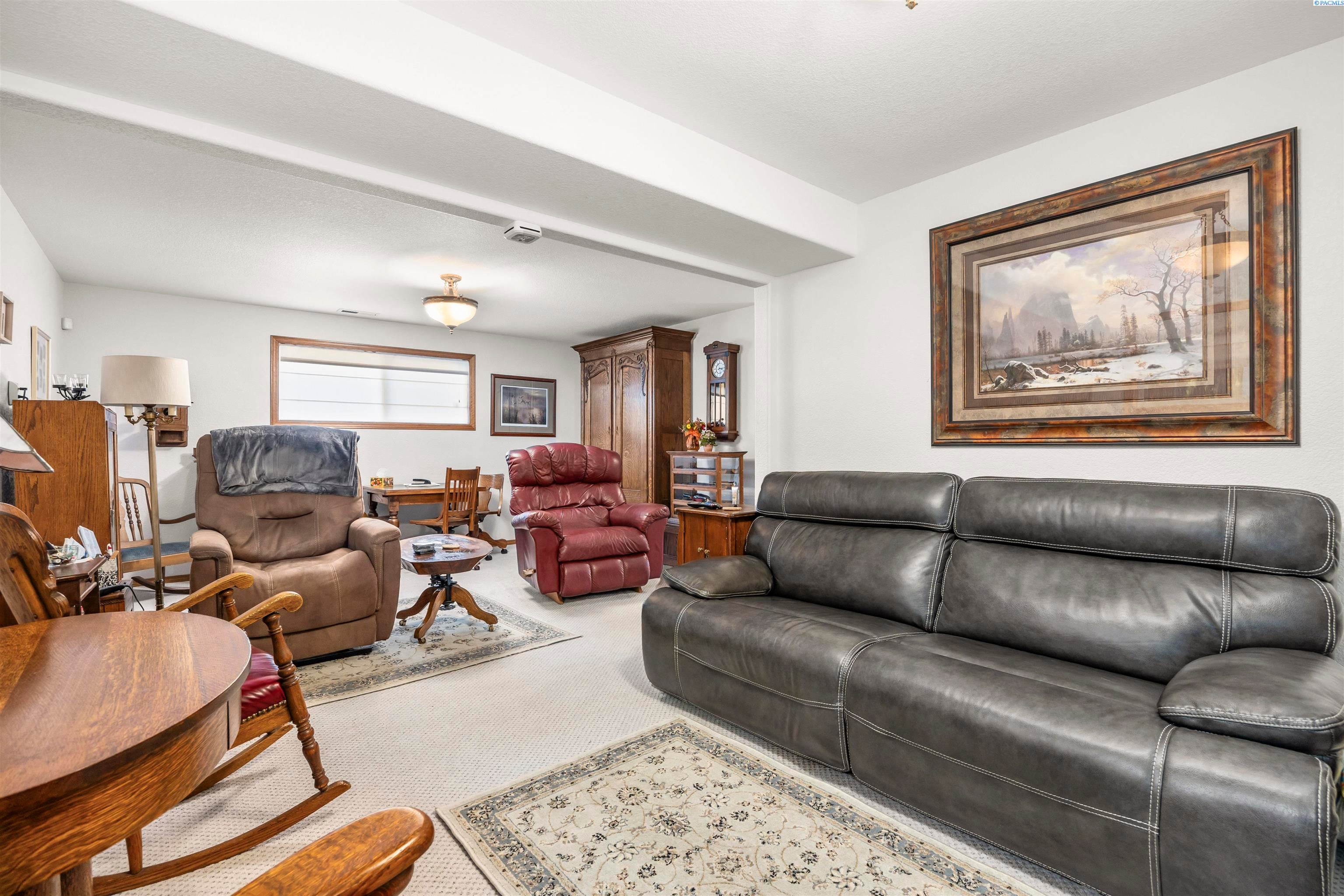 Prosser, Washington, 99350, United States, 4 Bedrooms Bedrooms, ,1 BathroomBathrooms,Residential,For Sale,1984108