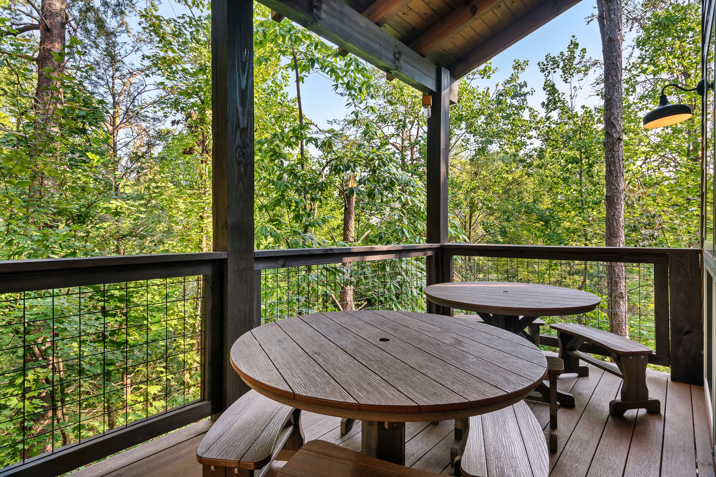 Pigeon Forge, Tennessee, 37862, United States, 4 Bedrooms Bedrooms, ,6 BathroomsBathrooms,Residential,For Sale,1921550
