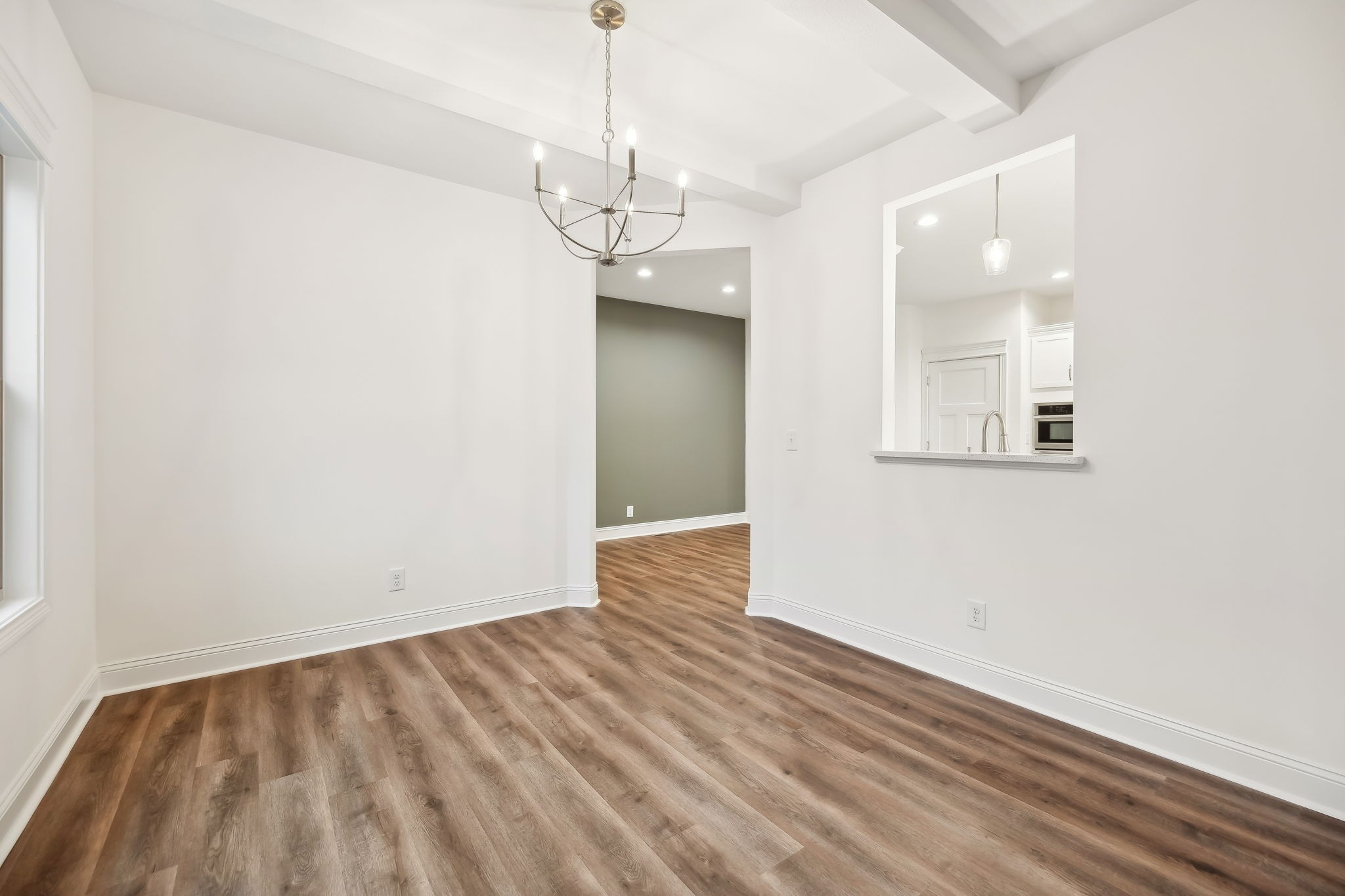 Clarksville, Tennessee, 37043, United States, 4 Bedrooms Bedrooms, ,4 BathroomsBathrooms,Residential,For Sale,2005810