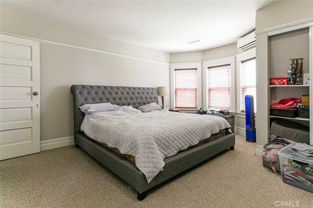 Los Angeles, California, 90006, United States, 5 Bedrooms Bedrooms, ,2 BathroomsBathrooms,Residential,For Sale,1940341
