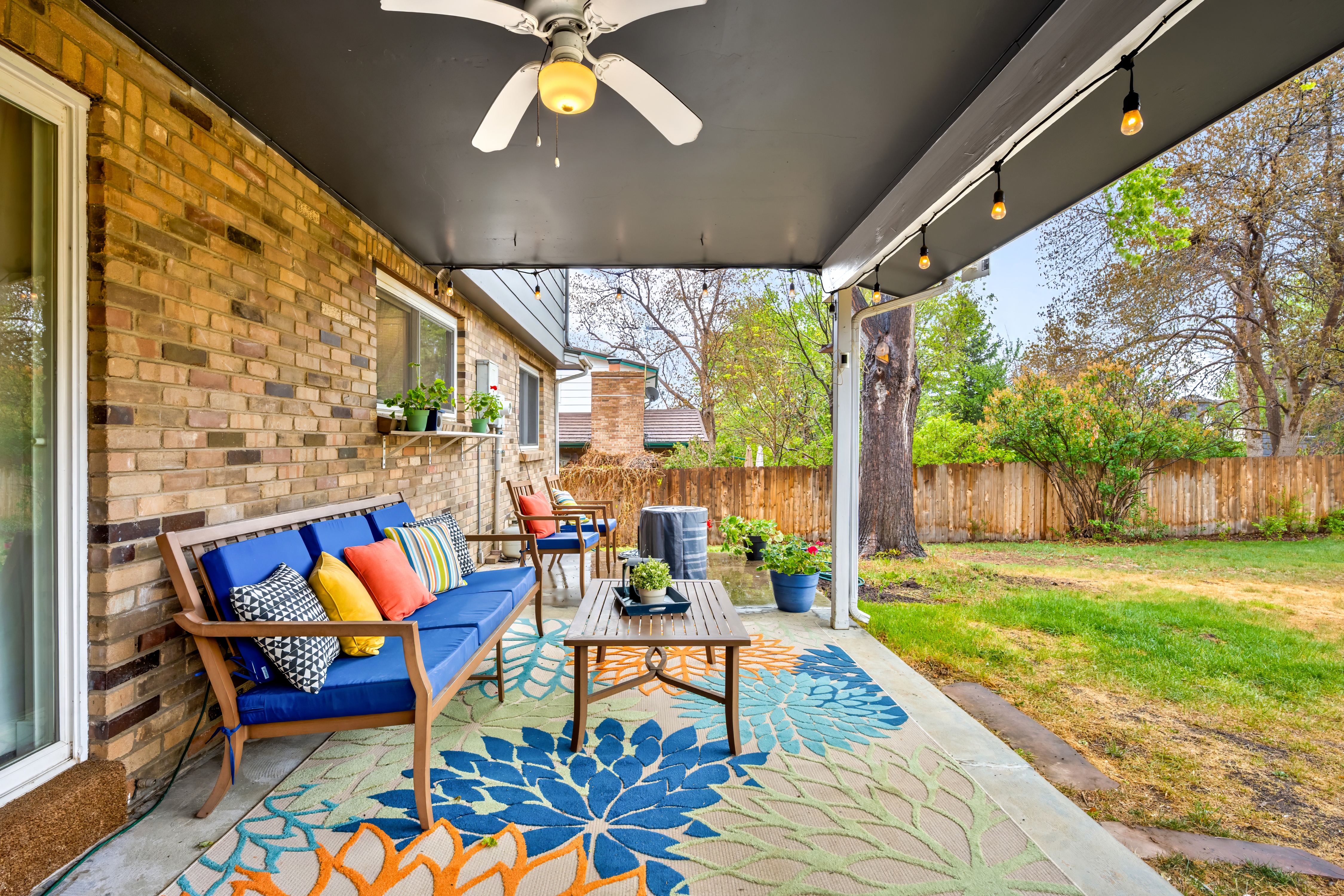  Beautifully Maintained Home in the Highly Desired Columbine Knolls Neighborhood - 物件實景