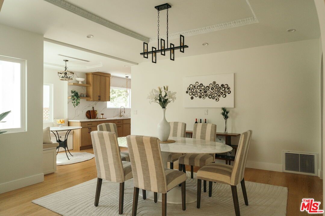 Los Angeles, California, 90019, United States, 4 Bedrooms Bedrooms, ,4 BathroomsBathrooms,Residential,For Sale,1889946