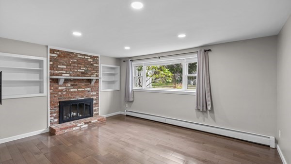 Southborough, Massachusetts, 01772, United States, 4 Bedrooms Bedrooms, ,3 BathroomsBathrooms,Residential,For Sale,1981487